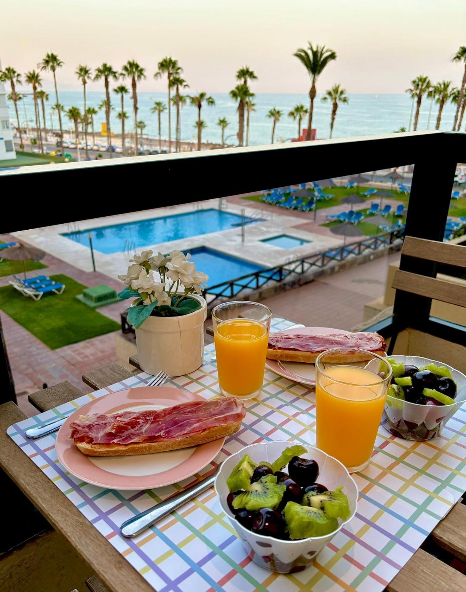 Aloha Playa Vistas Al Mar Apartment Benalmadena Luaran gambar