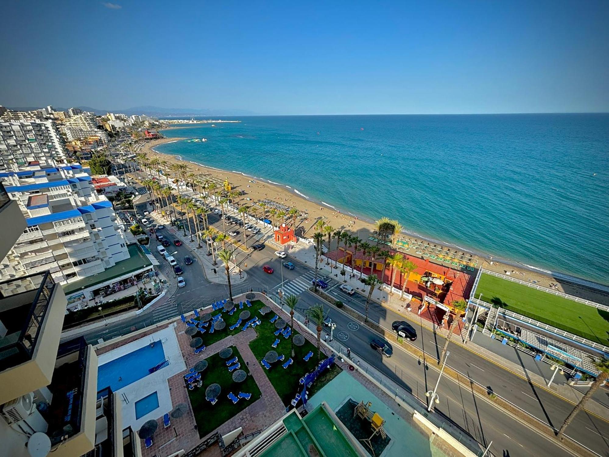 Aloha Playa Vistas Al Mar Apartment Benalmadena Luaran gambar