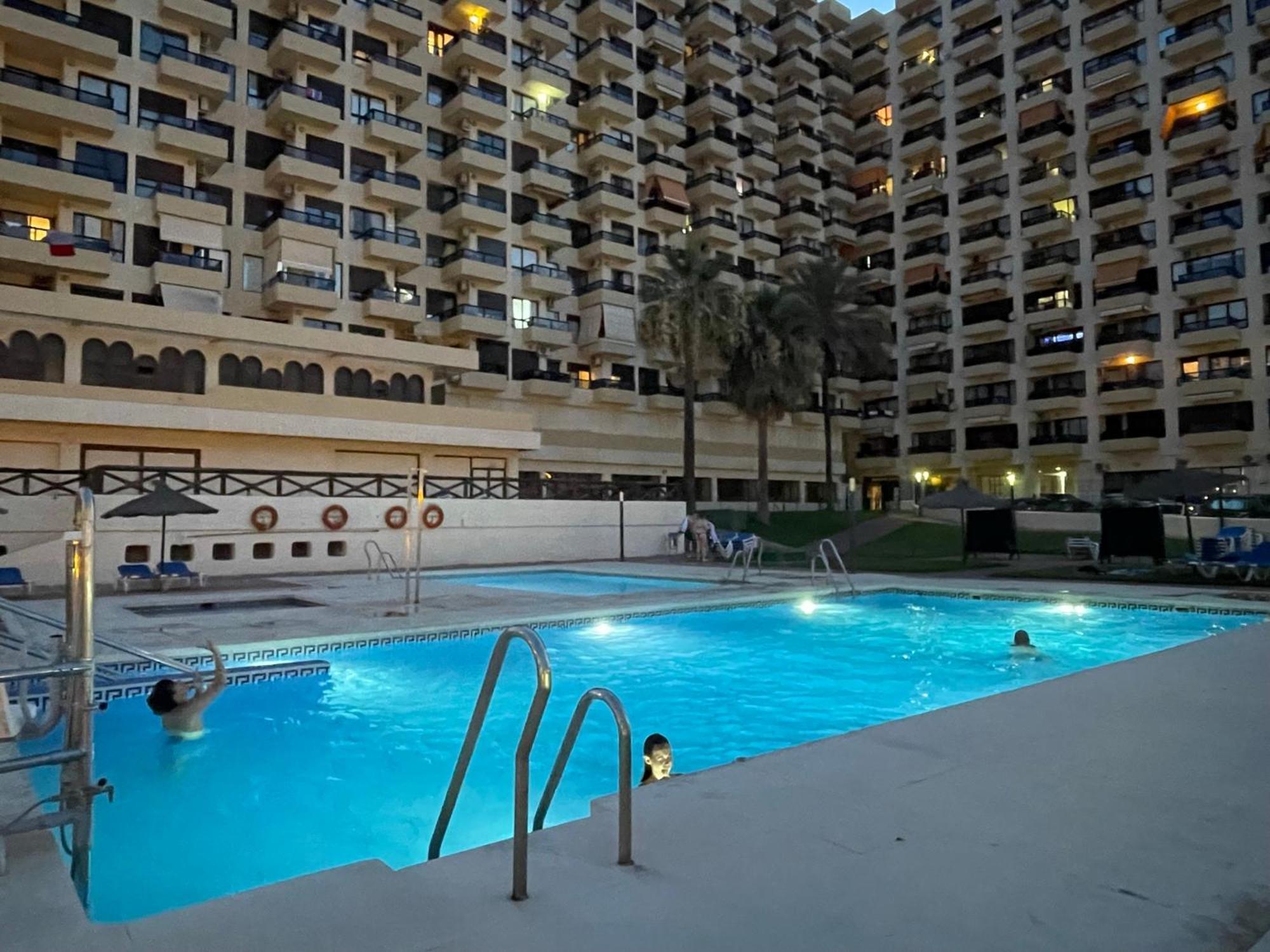 Aloha Playa Vistas Al Mar Apartment Benalmadena Luaran gambar