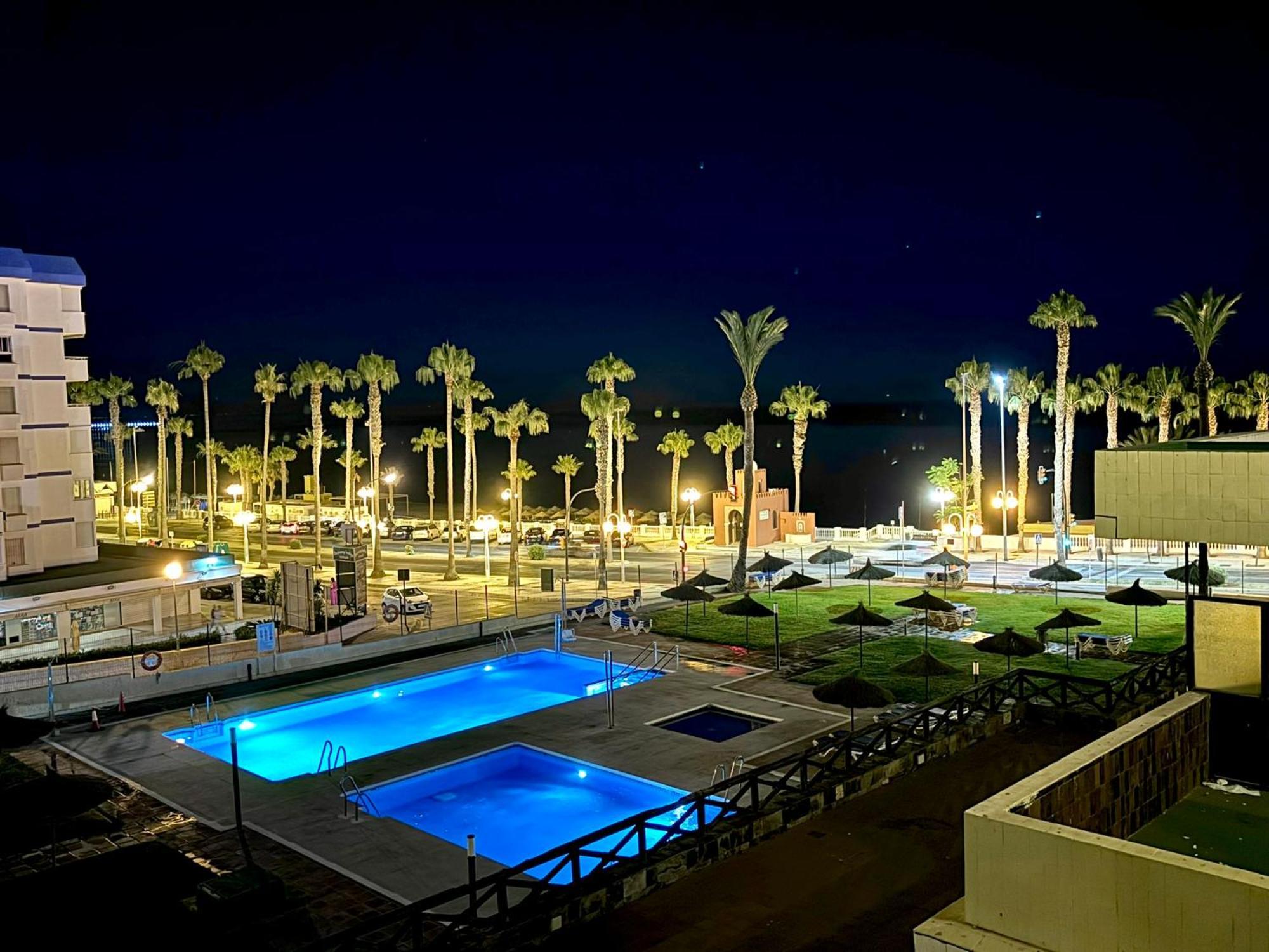 Aloha Playa Vistas Al Mar Apartment Benalmadena Luaran gambar