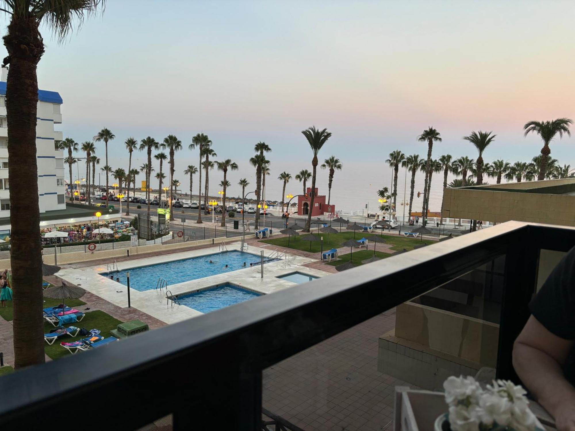 Aloha Playa Vistas Al Mar Apartment Benalmadena Luaran gambar
