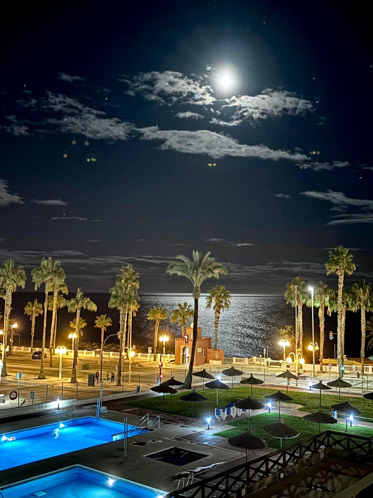 Aloha Playa Vistas Al Mar Apartment Benalmadena Luaran gambar